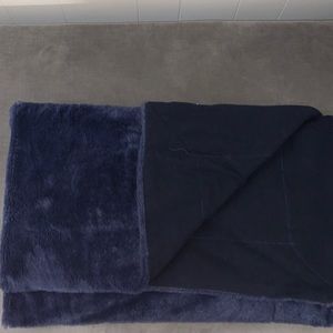 Blue throw blanket